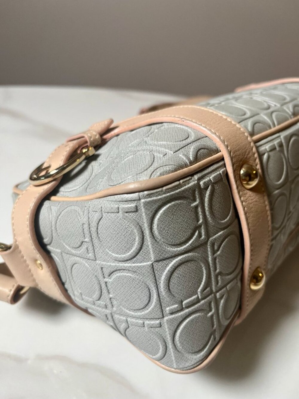 Salvatore Ferragamo RARE Gancini East West Gray Beige Shoulder Bag - Picture 7 of 16